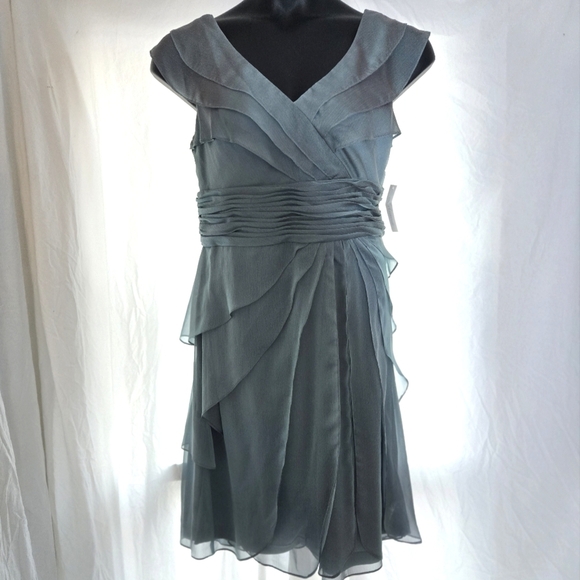 Ruffled Iridescent Blue/green Party Dress NWT - Picture 12 of 12